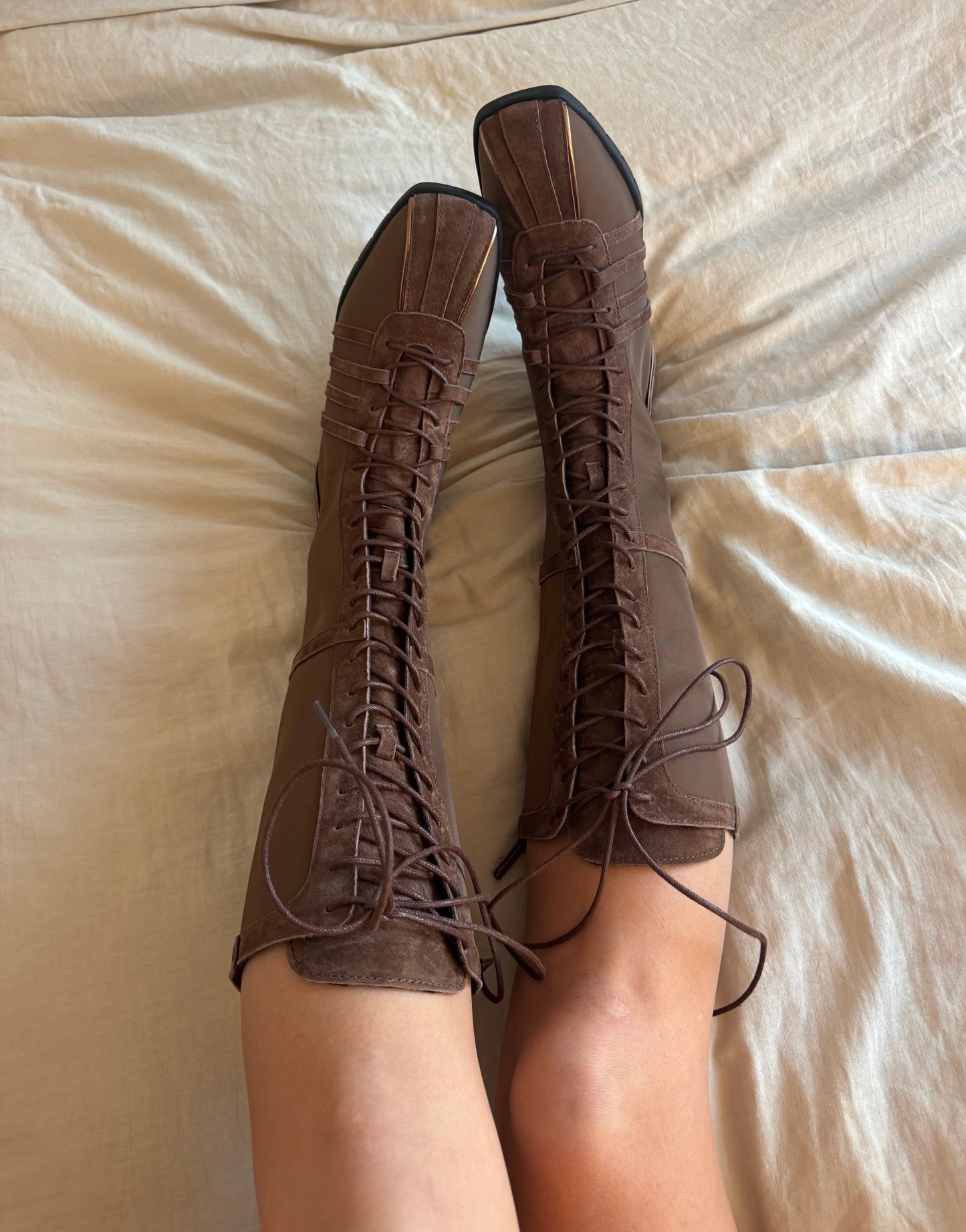 Brown boxing boots with suede details