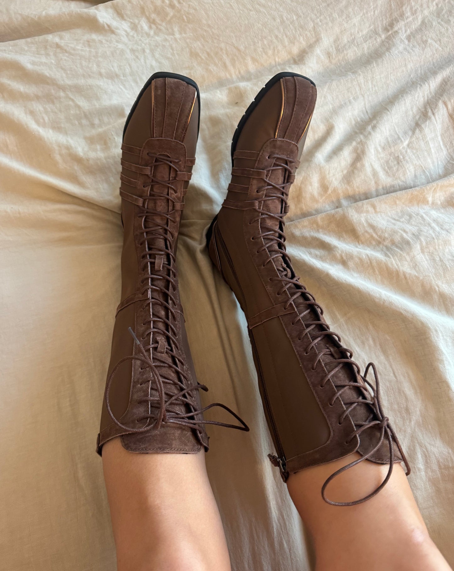Brown boxing boots with suede details